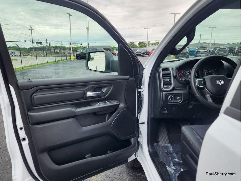New 2026 RAM 1500 Express Crew Cab 4x4 5'7' Box