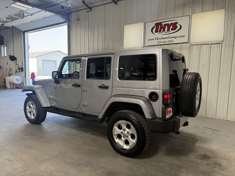 Used 2014 Jeep Wrangler Unlimited SaharaImage 10