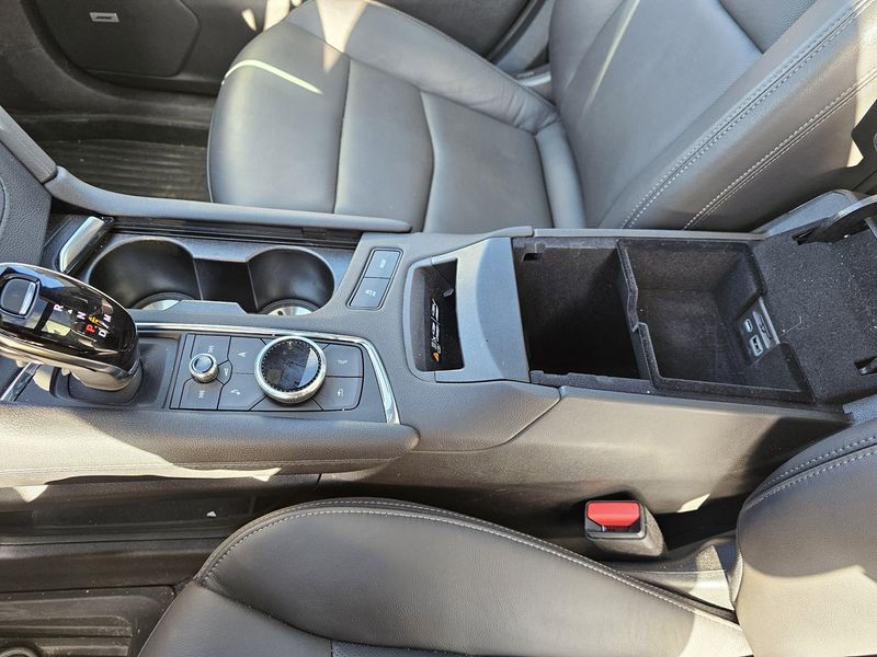 Used 2024 Cadillac XT6 AWD Premium LuxuryImage 19