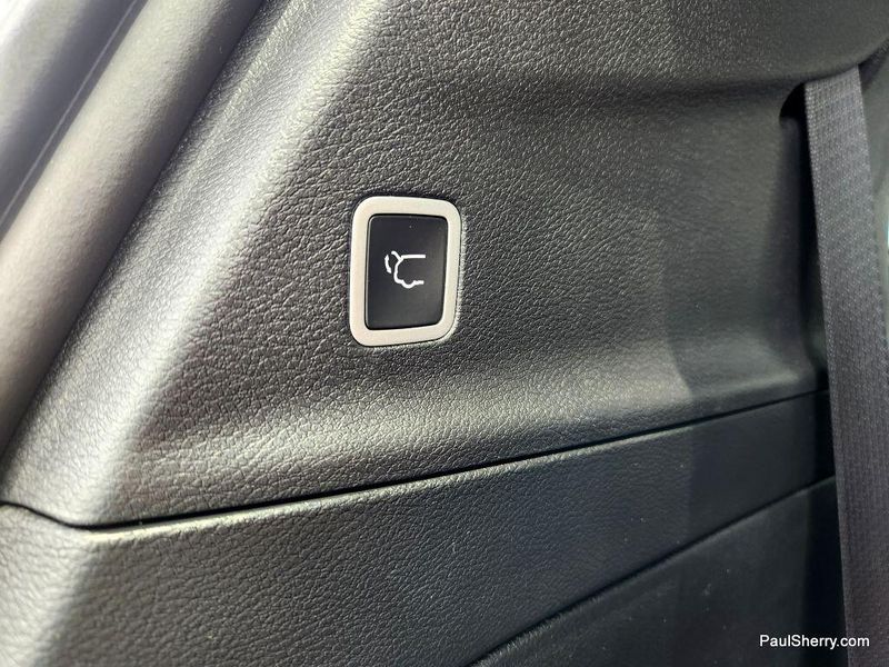 New 2025 Chrysler Voyager LxImage 22
