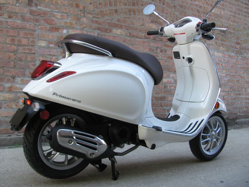 2022 Vespa Primavera 50Image 5