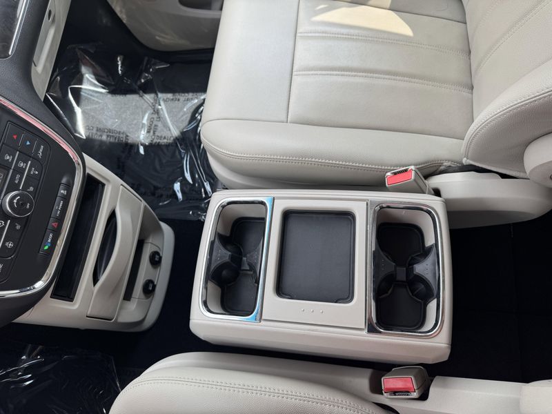 Used 2016 Chrysler Town & Country TouringImage 25