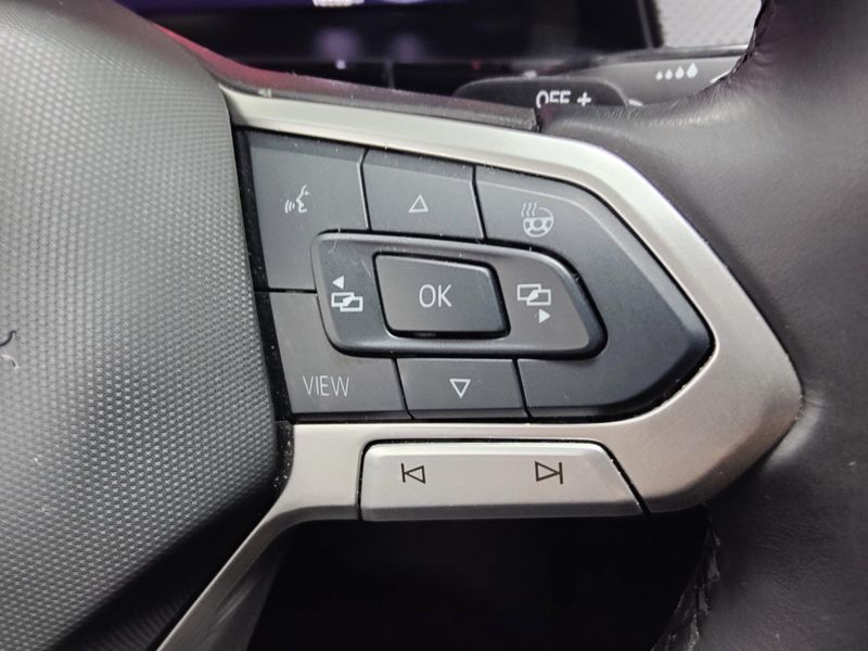 Used 2025 Volkswagen Atlas Cross Sport SEL R-Line Black AWD w/Sunroof/NavImage 27