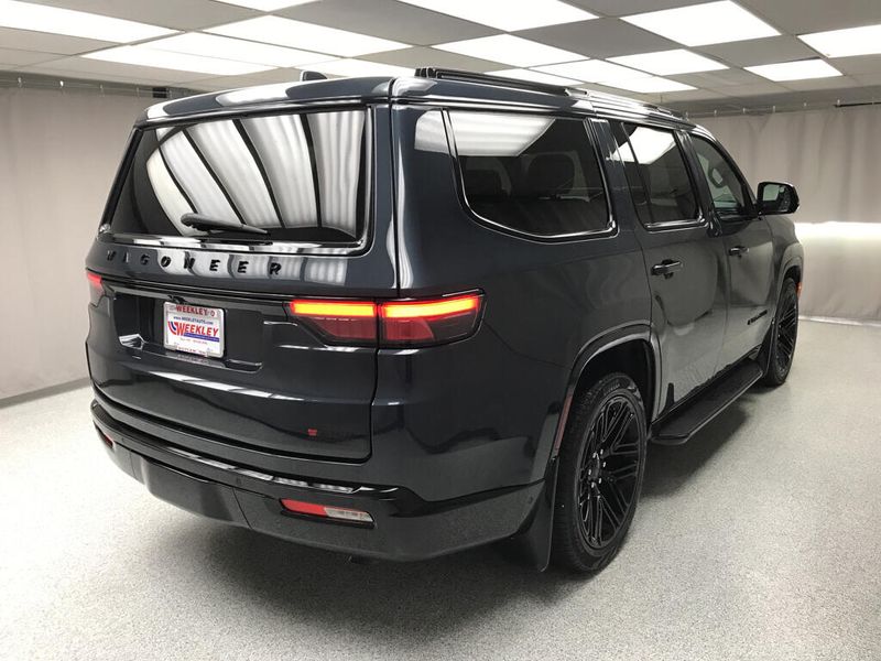 2023 Jeep Wagoneer Series II CarbideImage 21