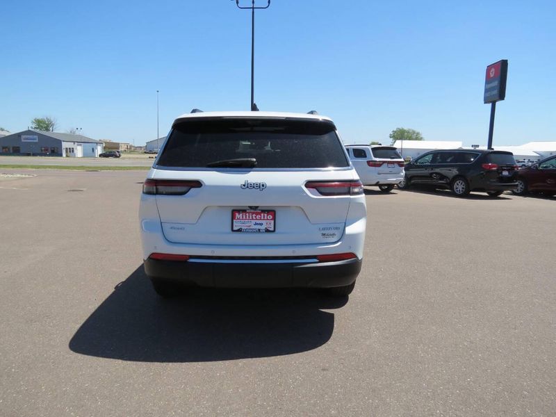 Used 2024 Jeep Grand Cherokee L Limited 4x4 4dr SUVImage 5
