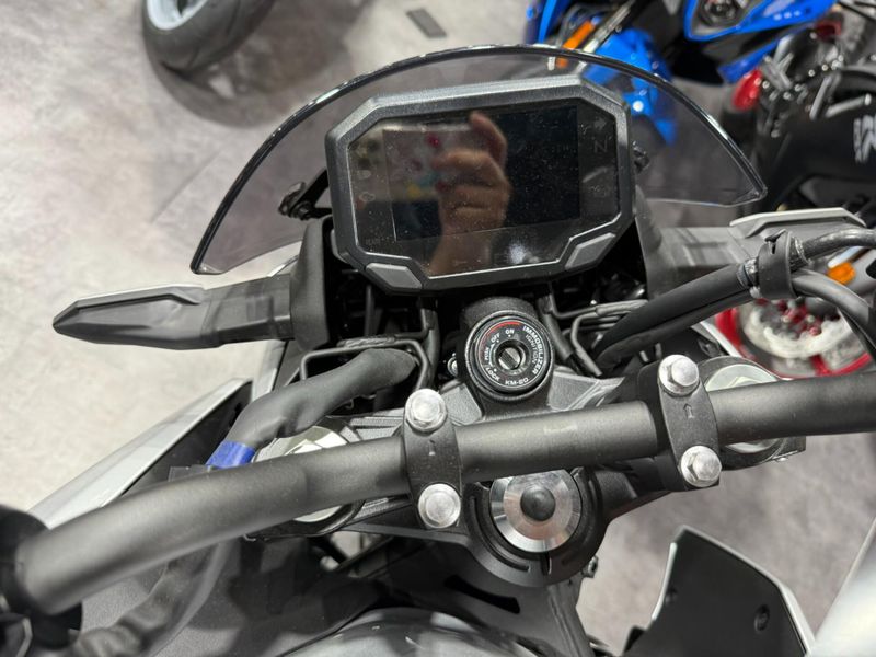 Used 2024 Kawasaki Z7 Hybrid ABS Image 19