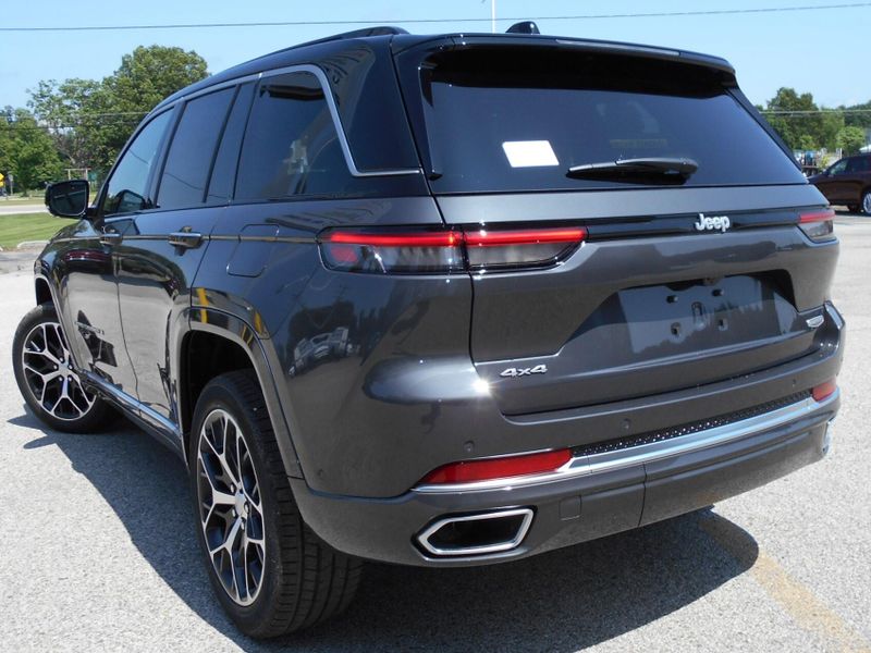 New 2025 Jeep Grand Cherokee Summit Reserve 4x4Image 3
