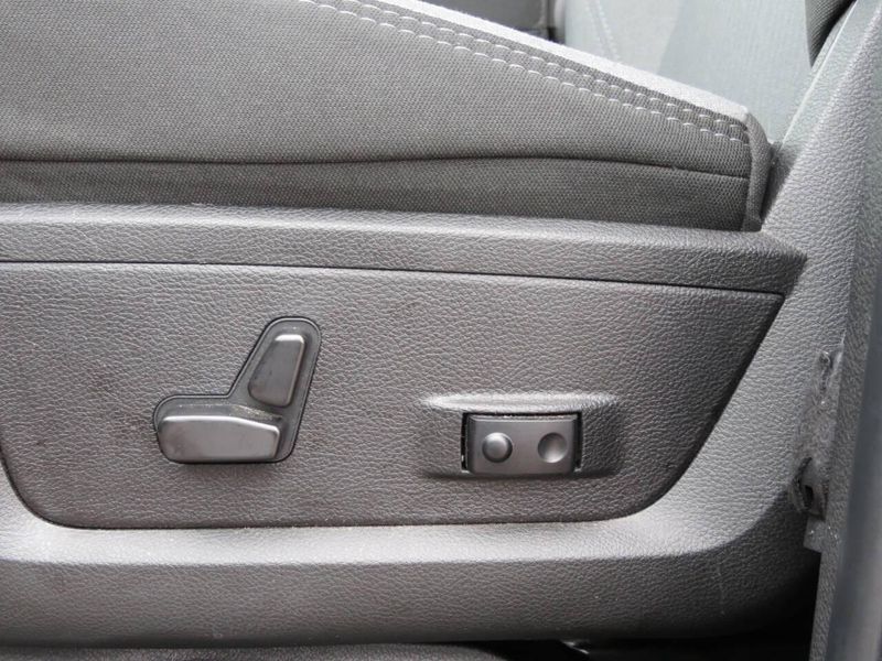 Used 2024 RAM 2500 Big Horn 4x4 4dr Crew Cab 6.3 ft. SB PickupImage 11