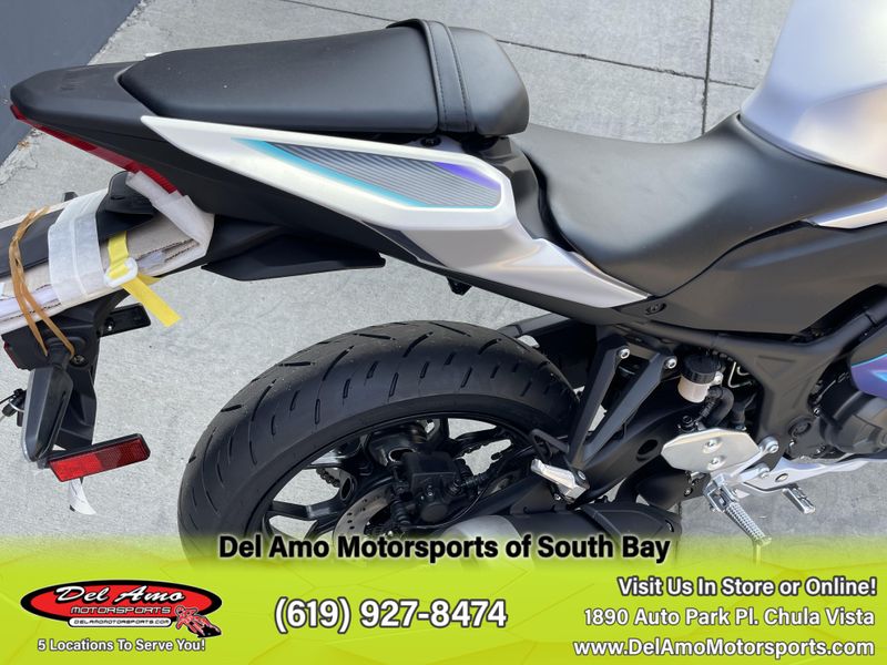 2025 Yamaha YZF-R3 ABS Image 11