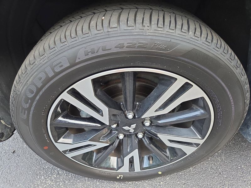 2024 Mitsubishi Eclipse Cross SE photo 12