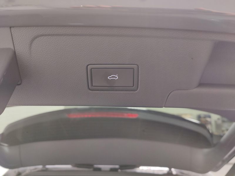 Used 2025 Volkswagen Atlas Cross Sport SEL R-Line Black AWD w/Sunroof/NavImage 15