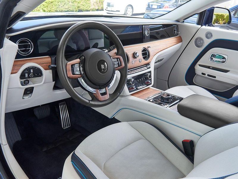 Used 2025 Rolls-Royce Spectre Image 11