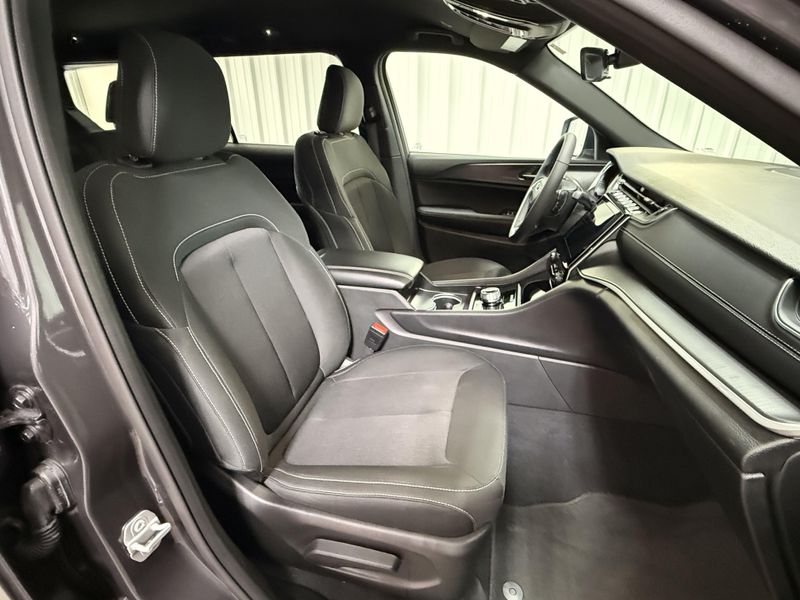 Used 2025 Jeep Grand Cherokee L LaredoImage 12