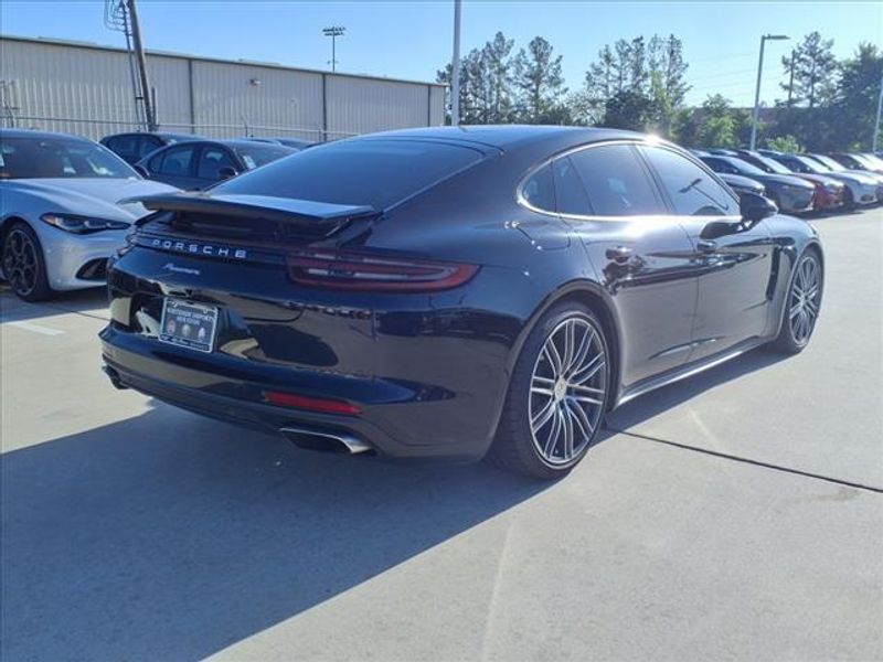 2017 Porsche Panamera BaseImage 13