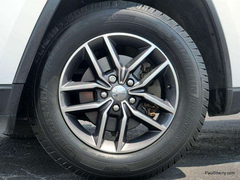 Used 2017 Jeep Grand Cherokee LimitedImage 14