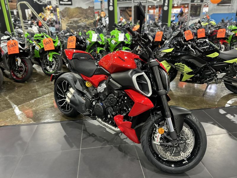 New 2025 Ducati DIAVEL V4 Image 3