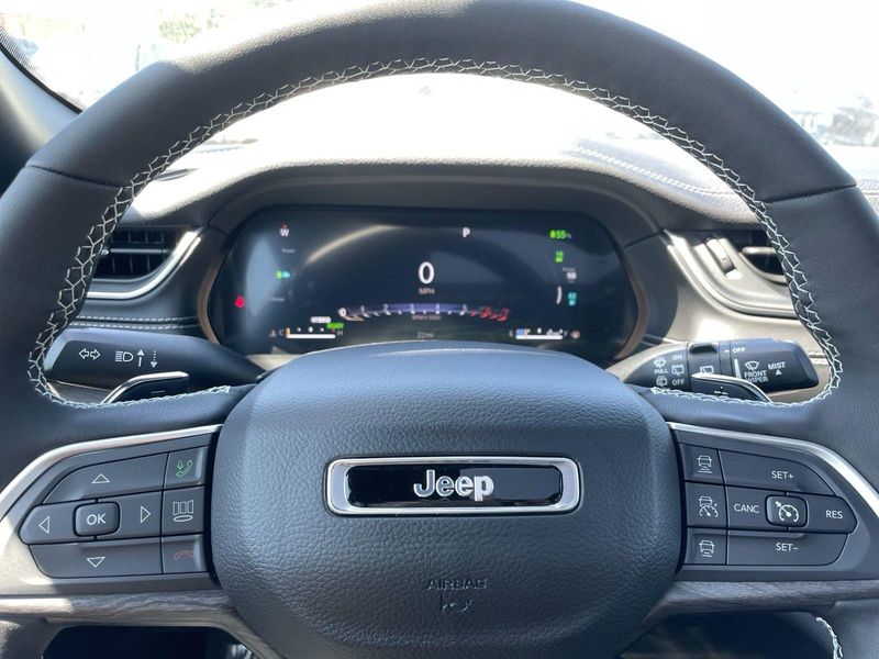 2024 Jeep Cherokee 80th Anniversary Edition photo 17