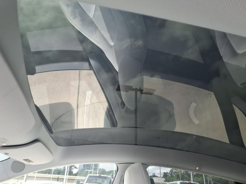 2021 Tesla Model Y Long RangeImage 17