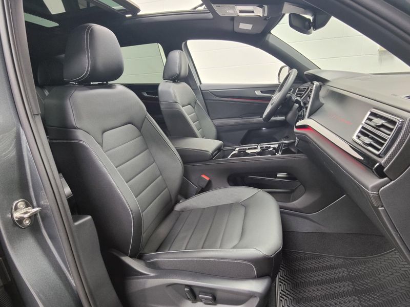 2025 Volkswagen Atlas Cross Sport SEL photo 4