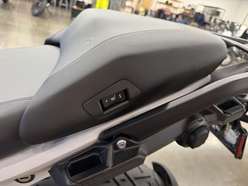 2025 BMW R 1300 GS - TROPHY - RACING BLUE METALLIC 