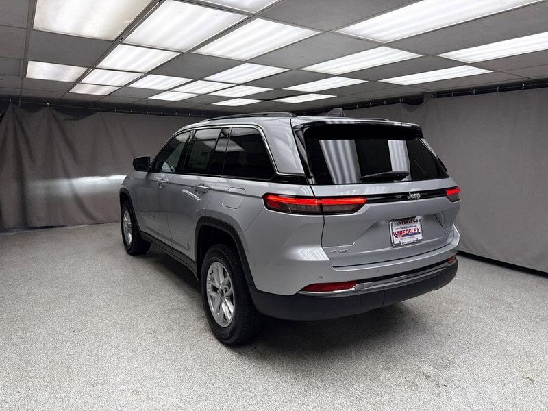 New 2025 Jeep Grand Cherokee Laredo X 4x4Image 2