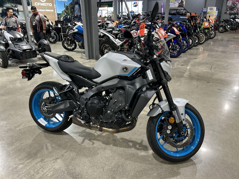 Used 2025 Yamaha MT-09 Image 11