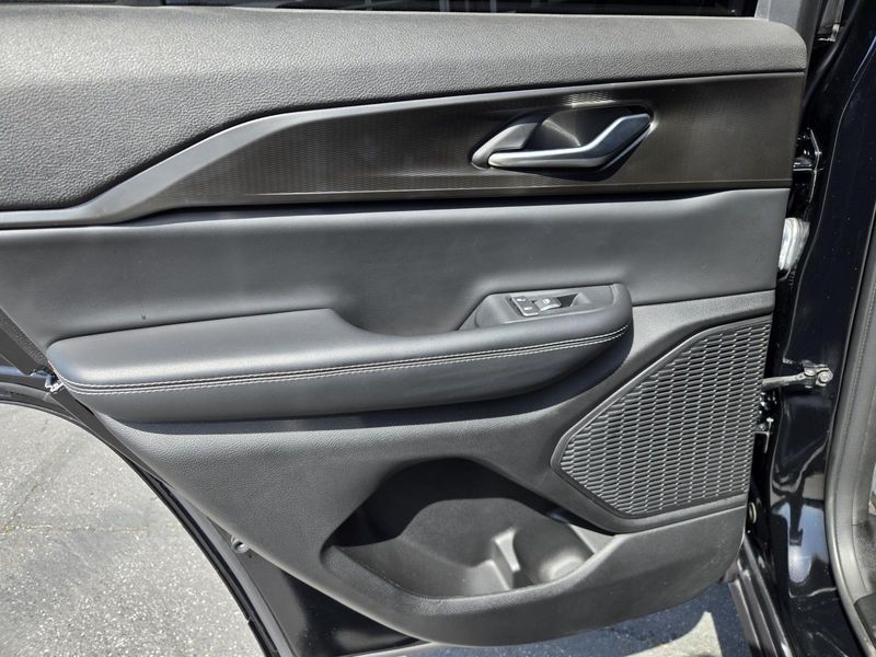 Used 2023 Jeep Grand Cherokee Altitude 4x4