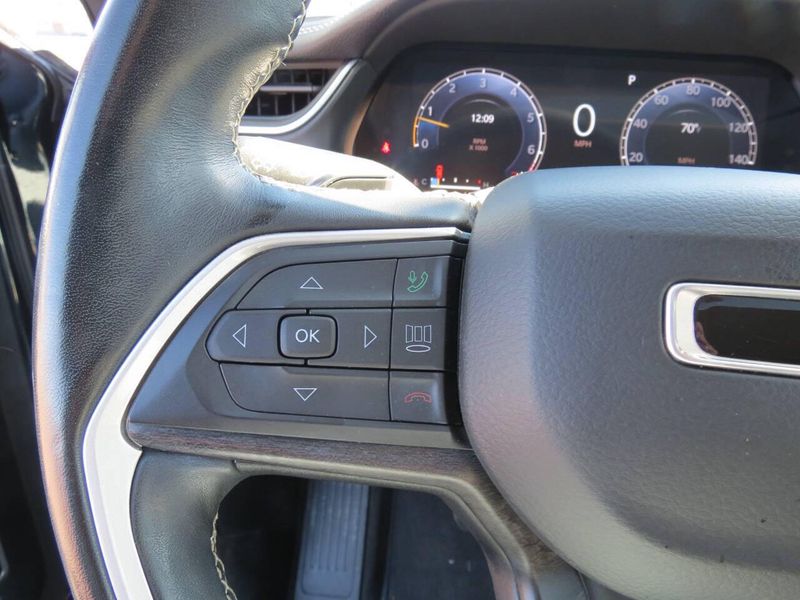 Used 2021 Jeep Grand Cherokee L Limited 4x4 4dr SUVImage 14
