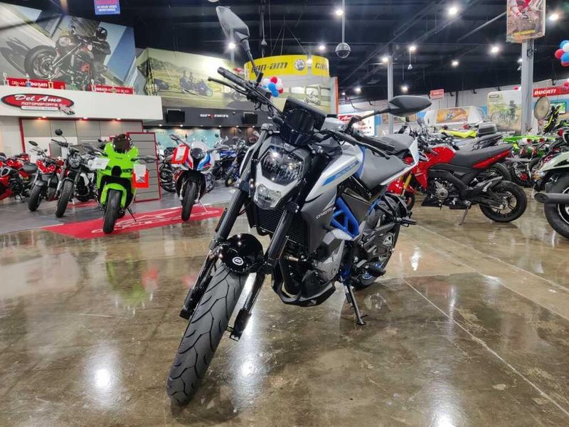 Used 2023 CFMOTO 300NK Image 4