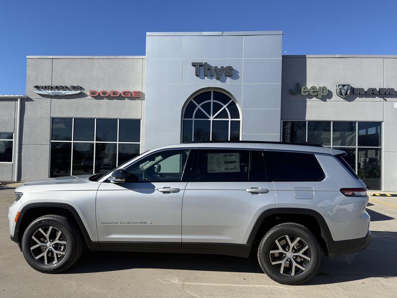 New 2025 Jeep Grand Cherokee L Limited 4x4Image 38