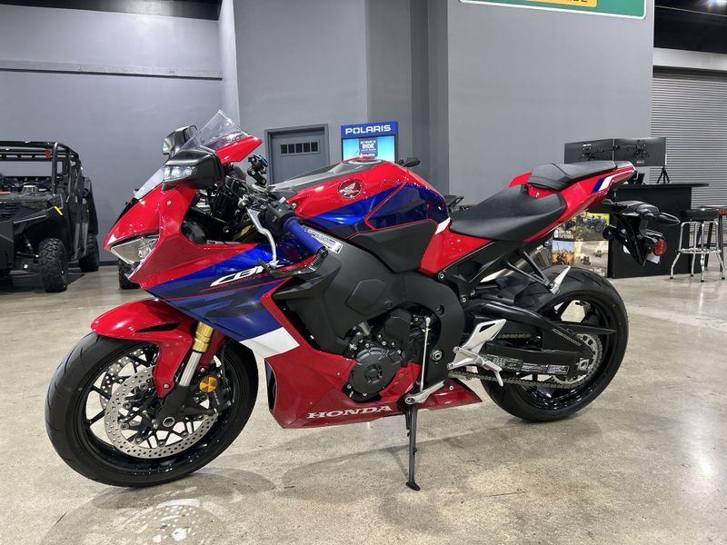2024 Honda CBR1000RR  in a RED exterior color. Del Amo Motorsports of Redondo Beach (424) 390-7811 delamomotorsports.com 