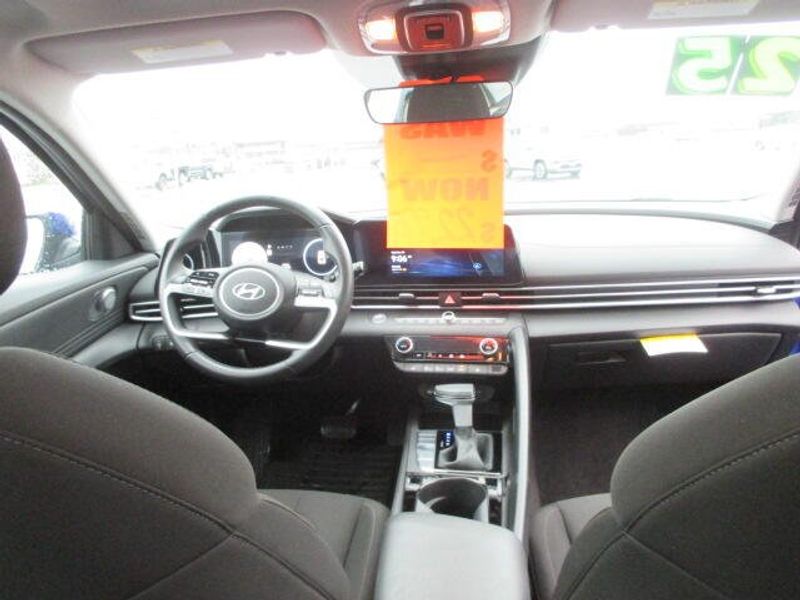 Used 2025 Hyundai Elantra SEL ConvenienceImage 27