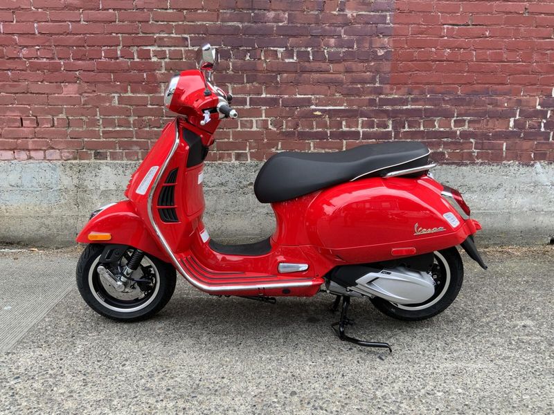 New 2025 Vespa GTS SUPER 300 