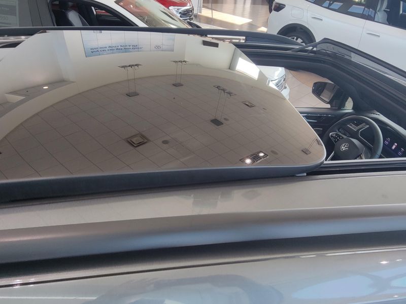 2024 Volkswagen Tiguan SE R-Line Black AWD w/SunroofImage 6
