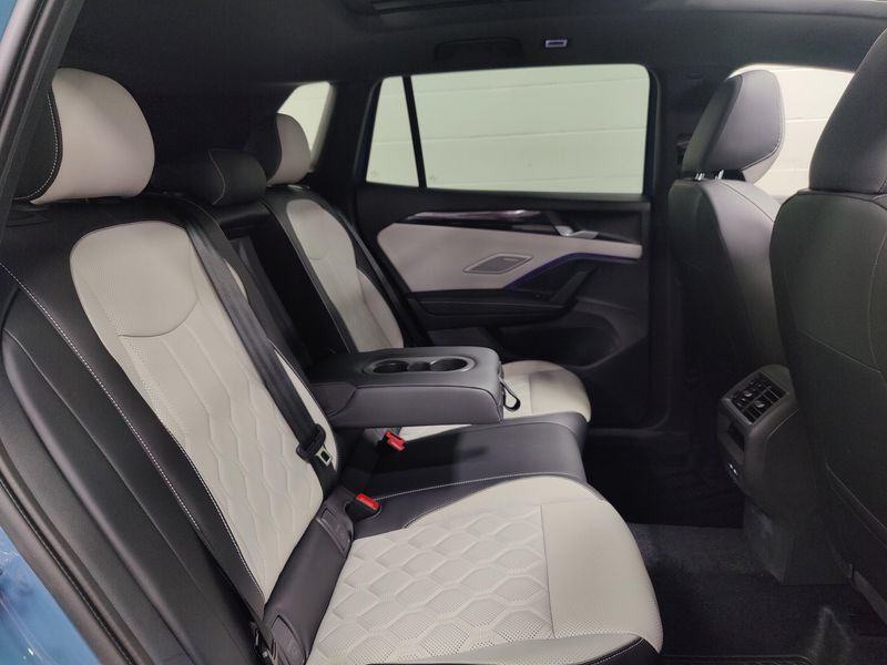 Used 2025 Volkswagen Tiguan SEL AWD R-Line w/Sunroof & NavImage 20
