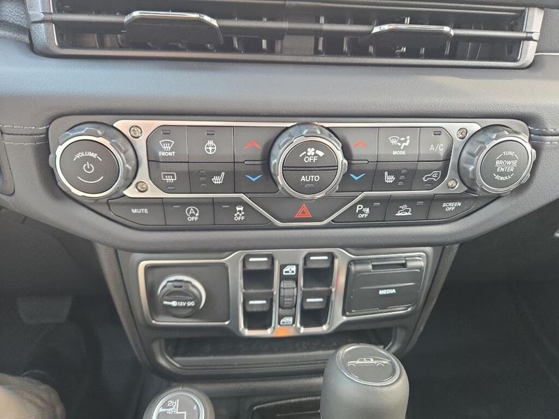 2025 Jeep Gladiator Sport photo 14