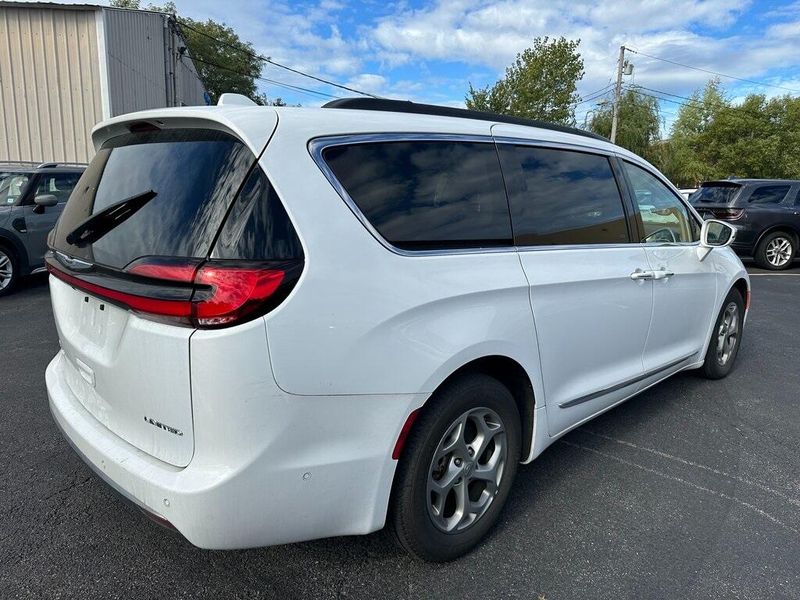 2022 Chrysler Pacifica LimitedImage 14