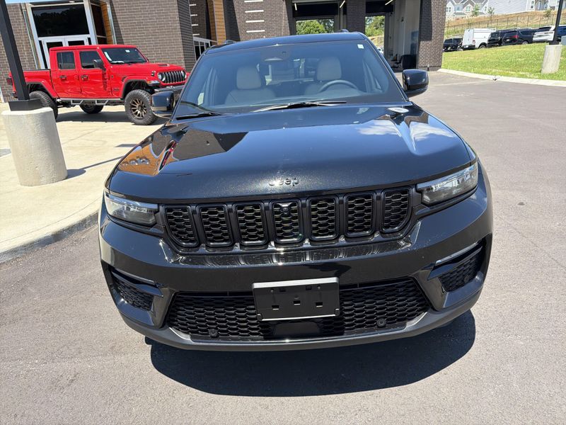 Used 2025 Jeep Grand Cherokee LimitedImage 3