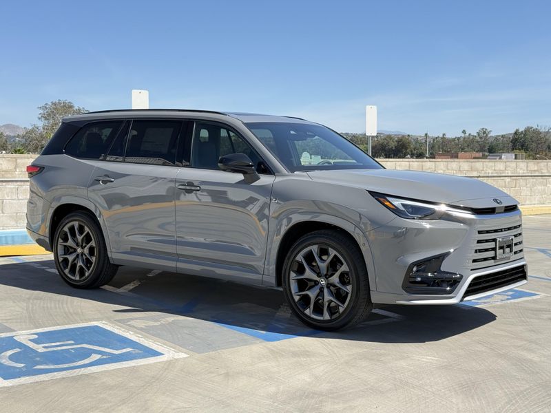 New 2026 Lexus TX 500h F SPORT Performance LuxuryImage 2