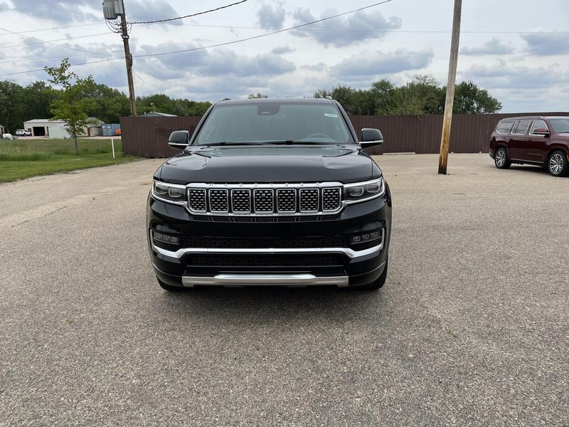 2022 Grand Wagoneer Series II 4x4Image 3