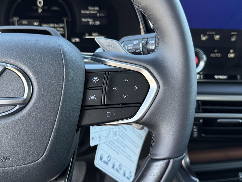 New 2026 Lexus RX 450h+ LuxuryImage 22