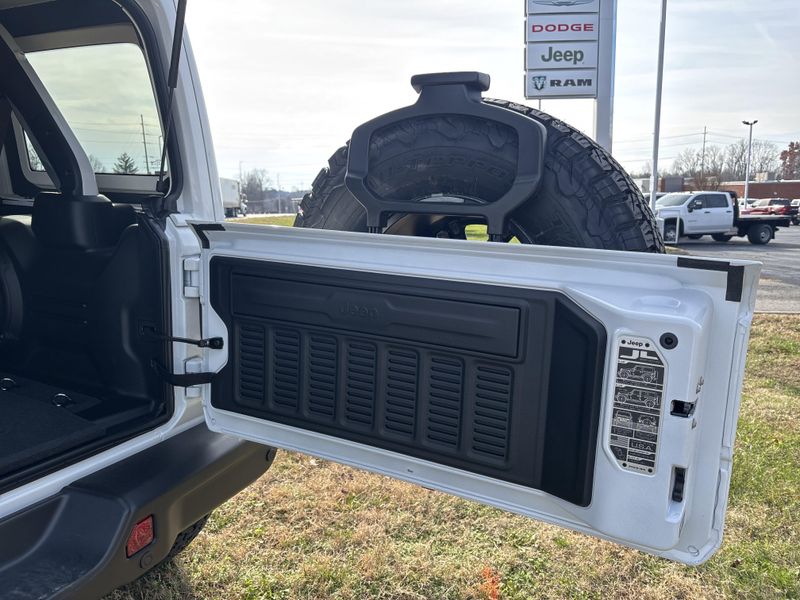 New 2026 Jeep Wrangler 4-door Rubicon XImage 8