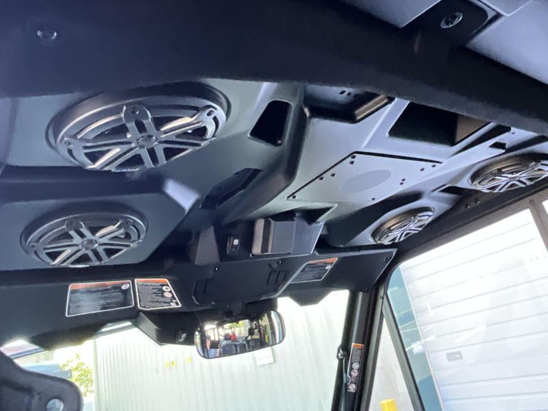 New 2025 Can-Am DEFENDER MAX LONE STAR CAB 65 HD10 Image 9