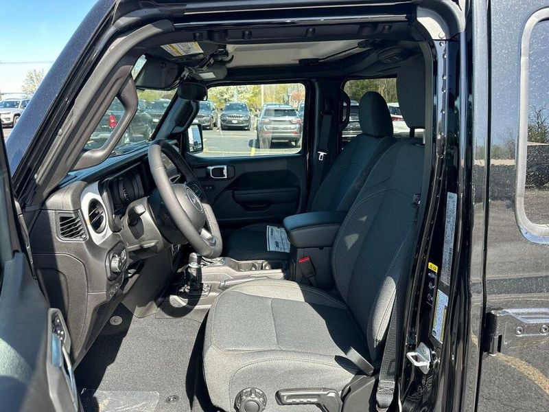 2025 Jeep Wrangler 4-door Sport SImage 12
