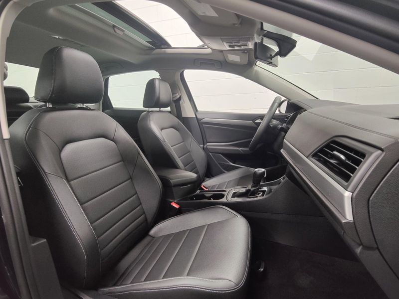 2021 Volkswagen Jetta SE w/Sunroof & Cold Weather PkgImage 4