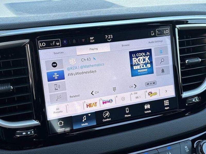 New 2026 Chrysler Voyager LxImage 19