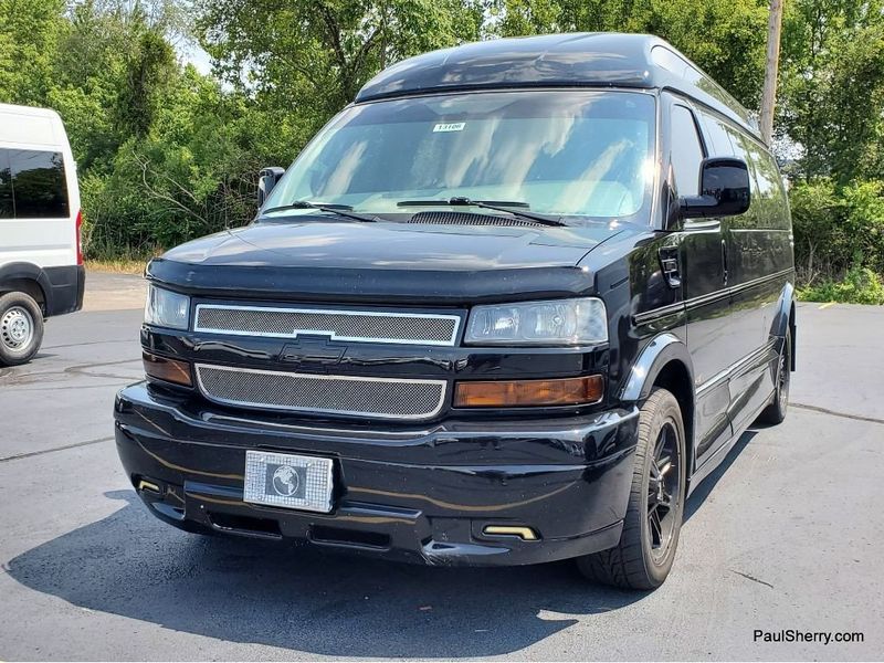 2018 Chevrolet Express 2500 Image 2