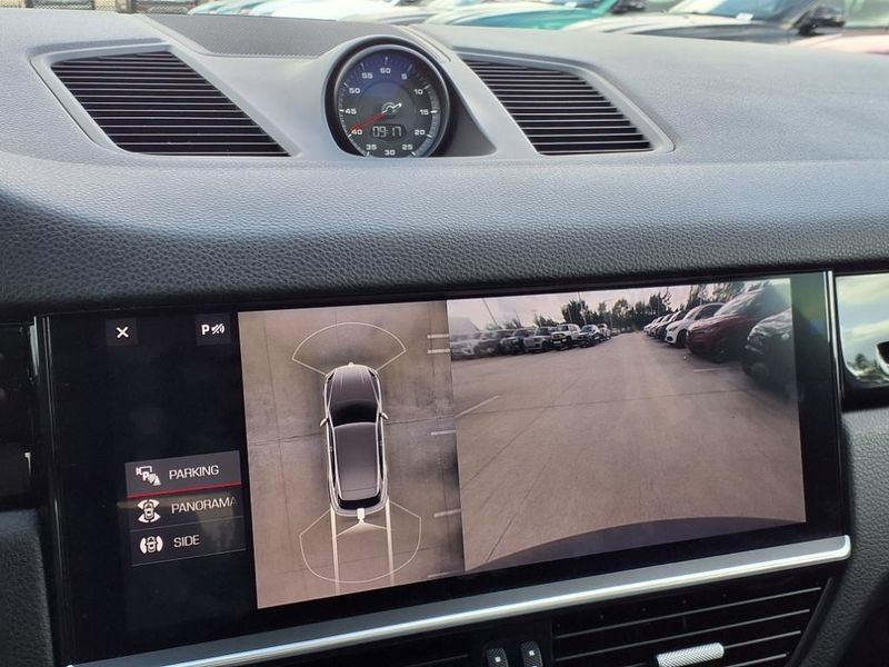 2019 Porsche Cayenne BaseImage 26