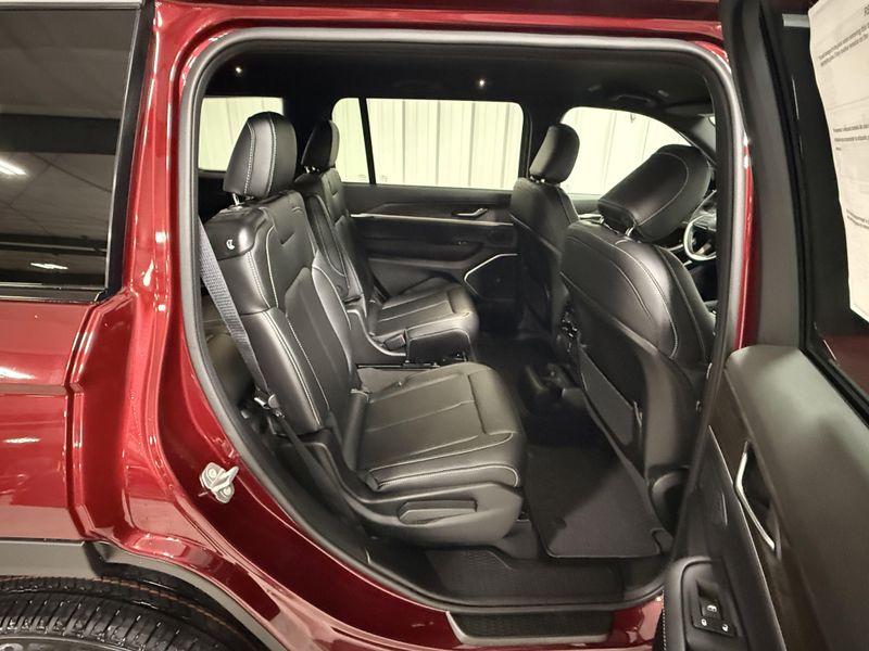 New 2026 Jeep Grand Cherokee L Limited 4x4Image 13