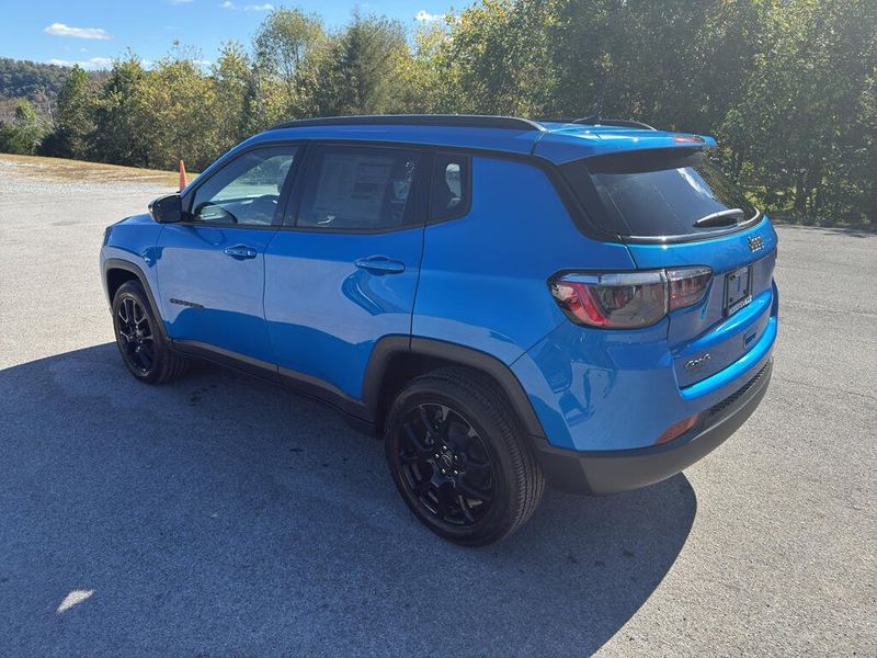 2026 Jeep Compass Latitude photo 3